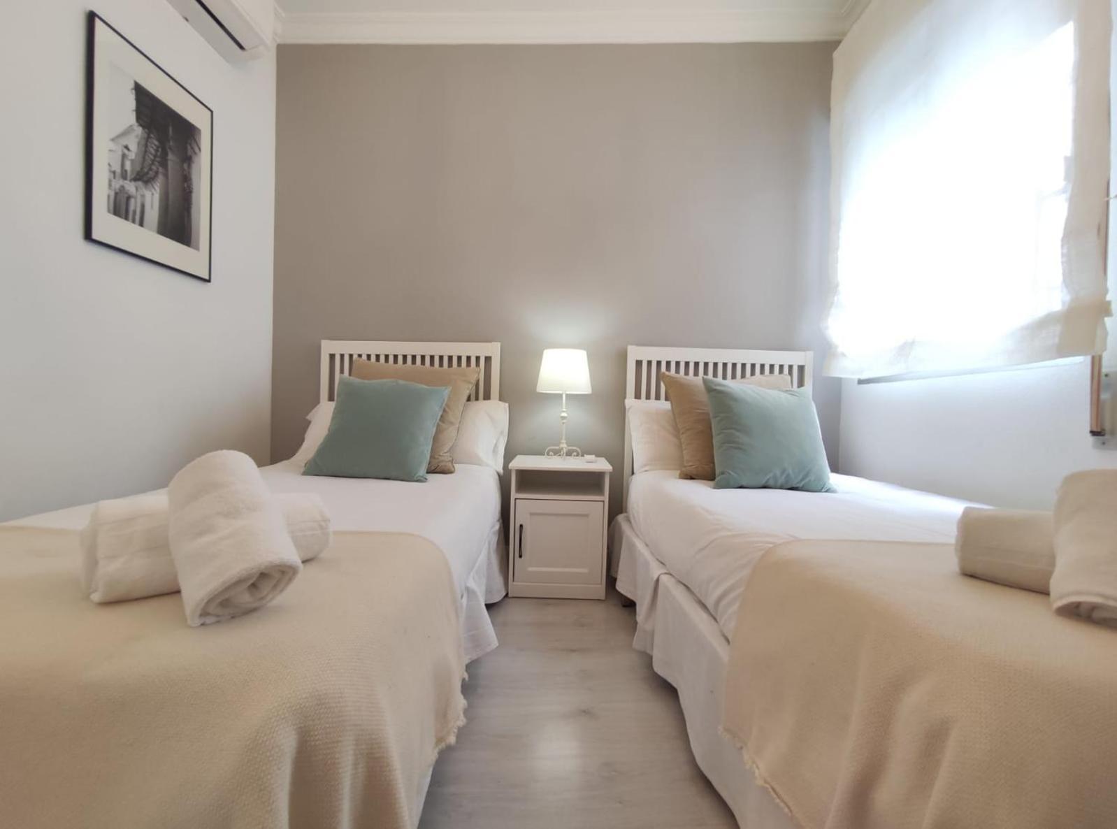Covadonga Suite Home เซบีญา ภายนอก รูปภาพ